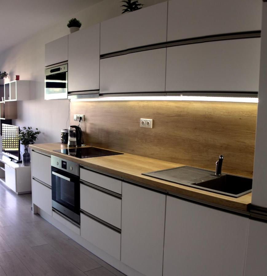 Apartamento New 1 Bdr, W/Private Parking Bratislava Exterior foto